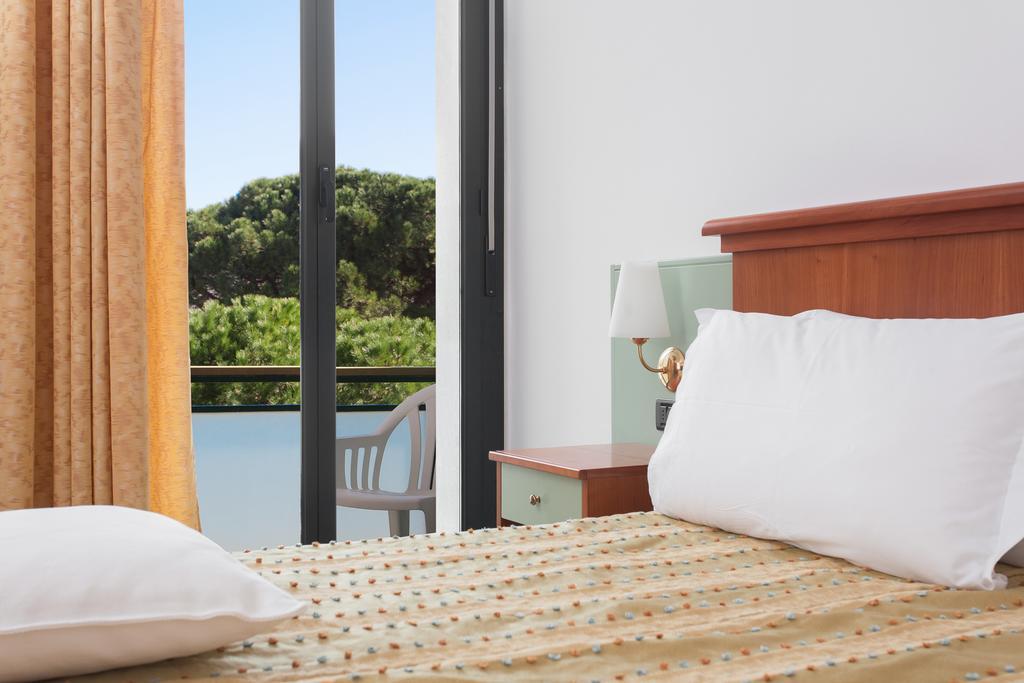 Hotel Zeus Cesenatico Oda fotoğraf